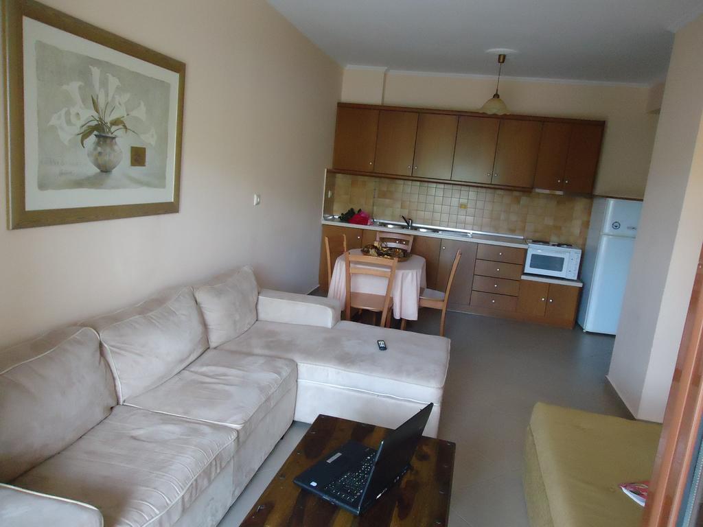 Almini Apartments Платария Екстериор снимка
