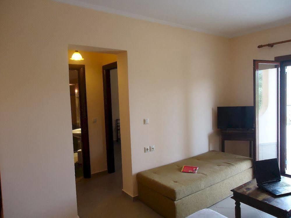 Almini Apartments Платария Екстериор снимка